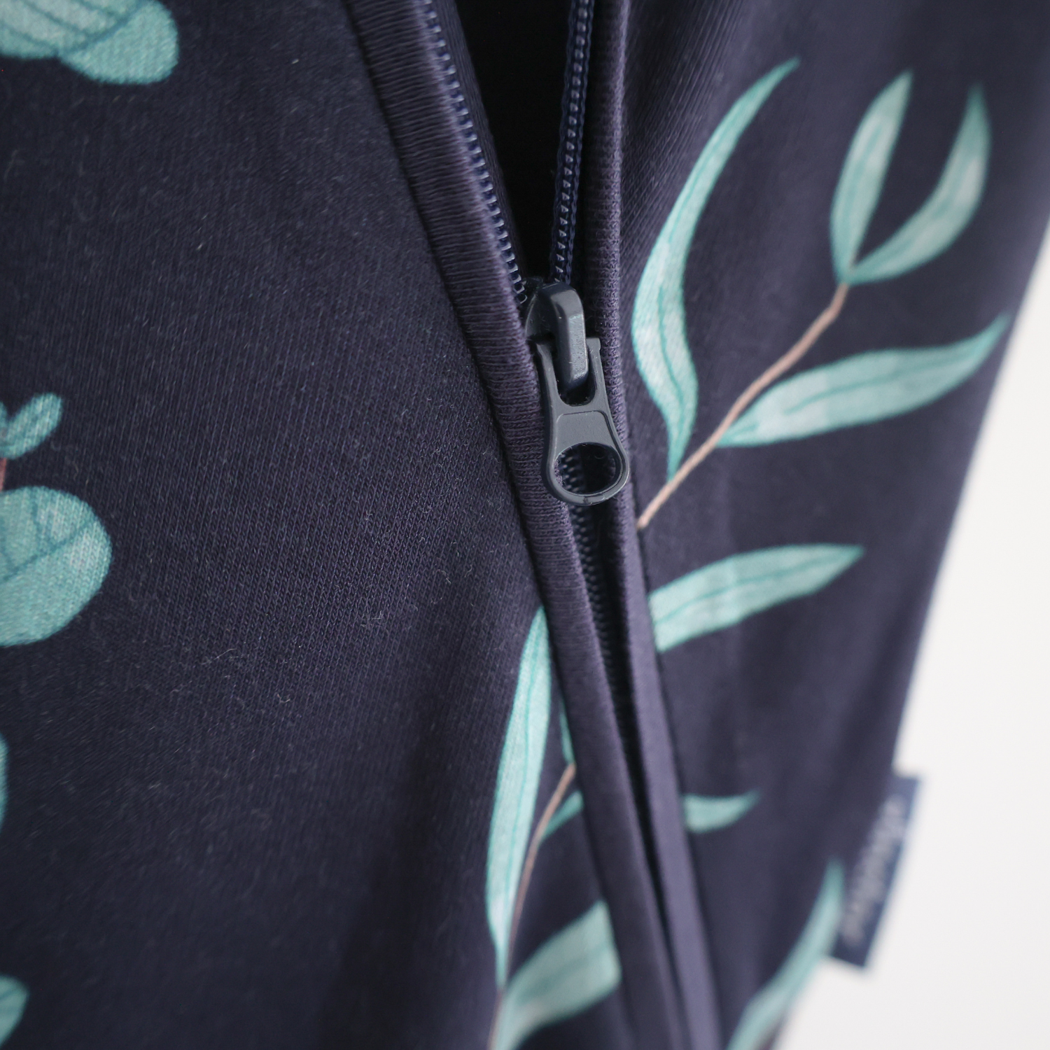 bamboom schlafsack The Zipster Bambus-Schlafsack wurde entwickelt, um Ihrem Kind einen bequemen und sicheren Schlaf zu ermöglichen. Hergestellt aus 95% Bambus. Zwei-Wege-Reißverschluss