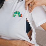 Stillen T-Shirt Die kleine Raupe Nimmersatt™ Gestickt