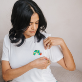 Stillen T-Shirt Die kleine Raupe Nimmersatt™ Gestickt