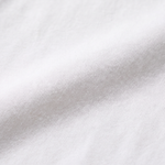 Nahaufnahme des weichen Bambusstoffs des weißen Still-T-Shirts Miffy